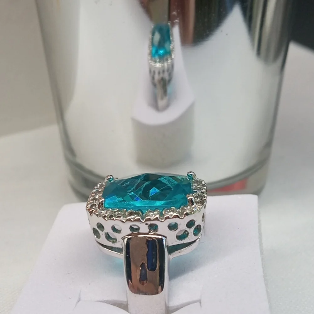 COSTUME SILVERTONE BLUE STONE COCKTAIL RING SIZE 7 - Picture 3 of 4